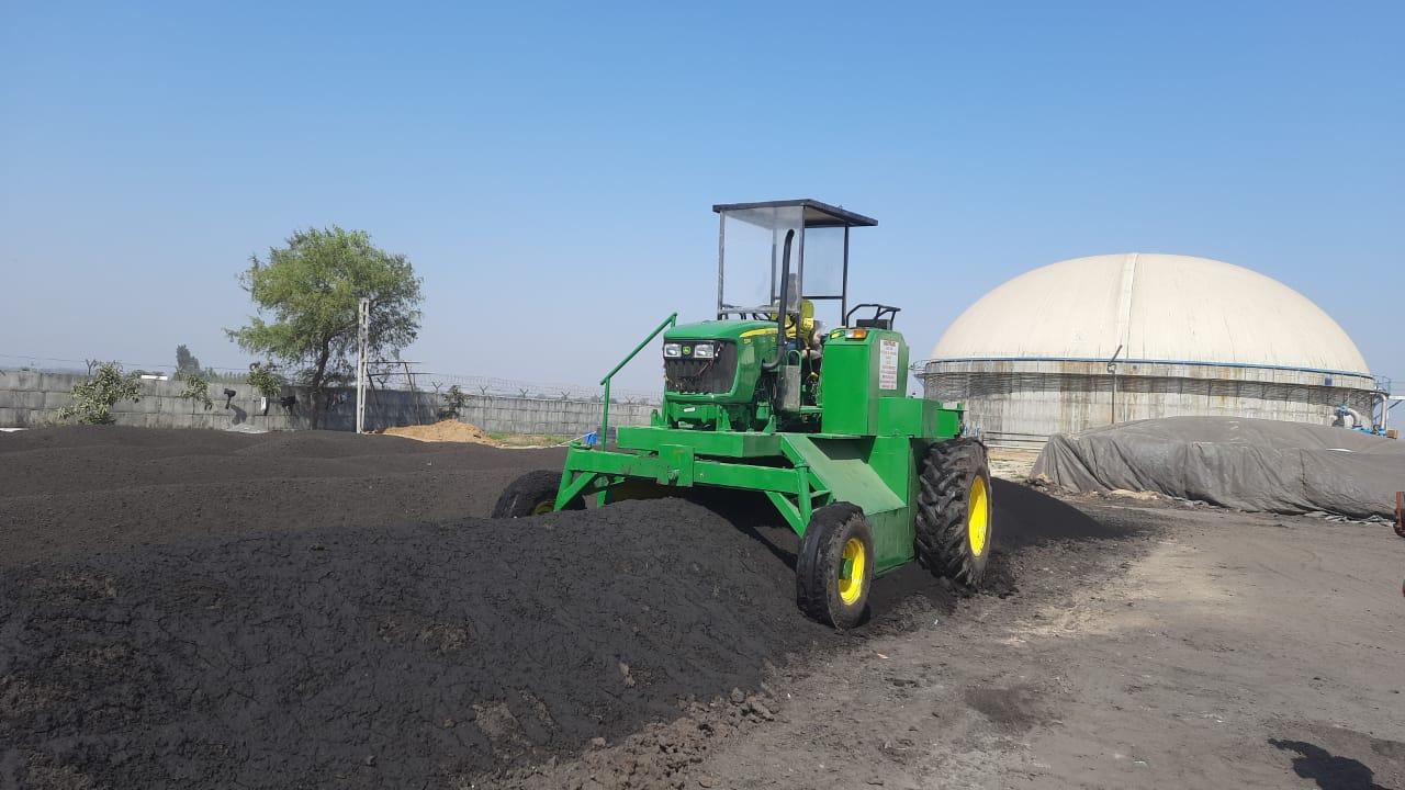 Aero-tiller handling fermented organic manure beside a biogas plant