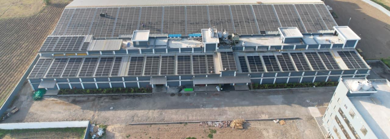 Industrial building with an extensive rooftop solar installation